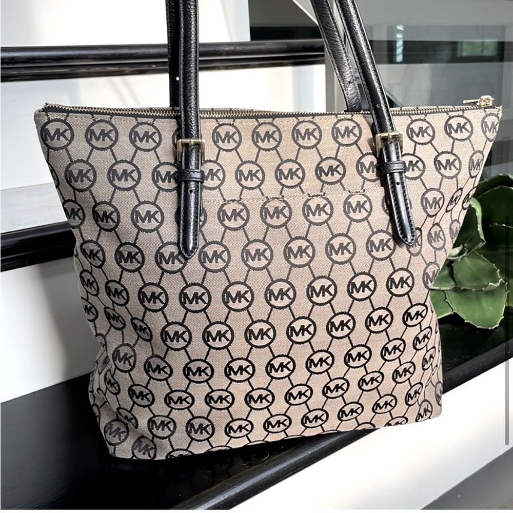 Michael Kors genuine leather canvas, signature large tote bag shoulder handbag - Picture 4 of 8